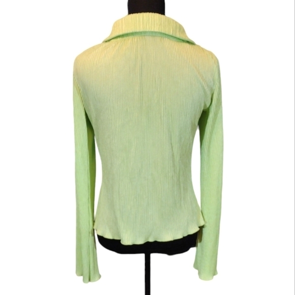 Three Button Top - Picture 2 of 4